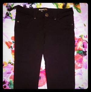 Black stretch capri pants